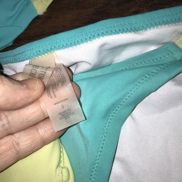 VICTORIA'S SECRET 3 PIECE INTERCHANGEABLE SWIM SUIT TOPS MEDIUM & 34B, BOTTOM’S - Picture 5 of 7